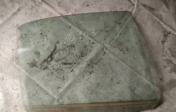 Mitsubishi Galant Rear door window glass as2