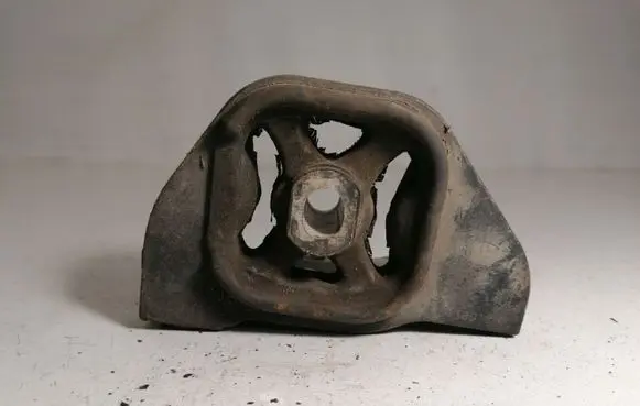 Honda Accord Engine mount bracket