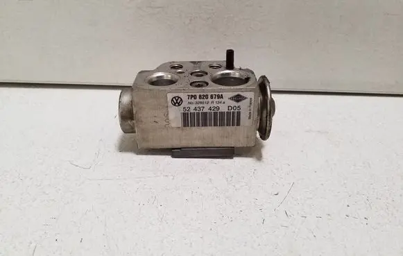 Porsche Cayenne (92A) Air conditioning (A/C) expansion valve 8P0820679A