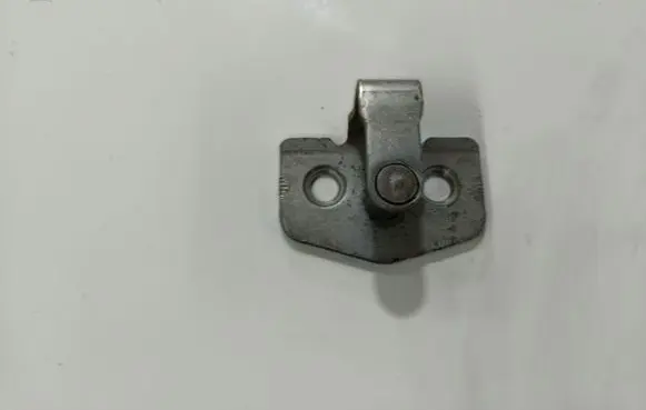 Opel Astra H Front door lock loop/hook striker 