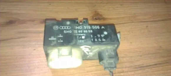 Volkswagen Golf III Coolant fan relay 1h0919506a 898659