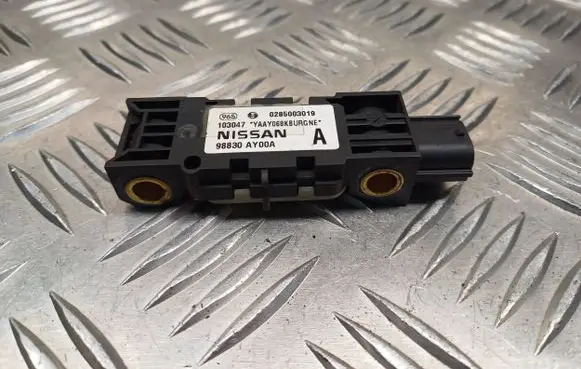 Nissan Note (E11) Airbag deployment crash/impact sensor 98830AY00A 0285003019