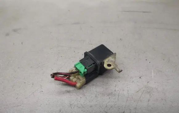 Nissan X-Trail T30 Glow plug pre-heat relay 25230WD000