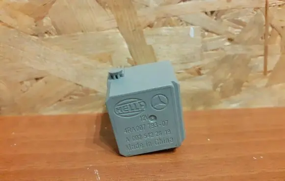 Mercedes-Benz E W211 Other relay A0025422619 1605