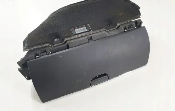 Citroen C6 Glove box
