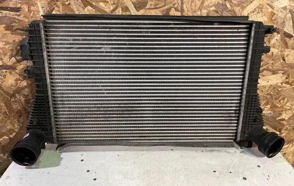 Skoda Octavia Mk2 (1Z) Intercooler air channel guide 1K0145803E