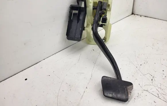 BMW 7 F01 F02 F03 F04 Brake pedal 11036313