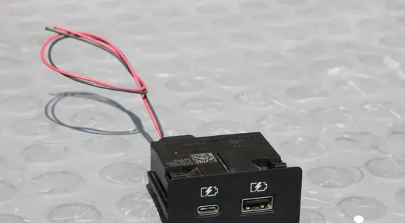 Nissan Qashqai J12 USB socket connector 253316UA0J2 253316UA0J12