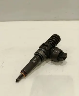Volkswagen Golf V Fuel injector 038130073BN