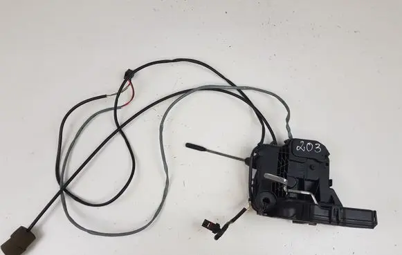Mercedes-Benz CLC CL203 Front door lock 2037200635