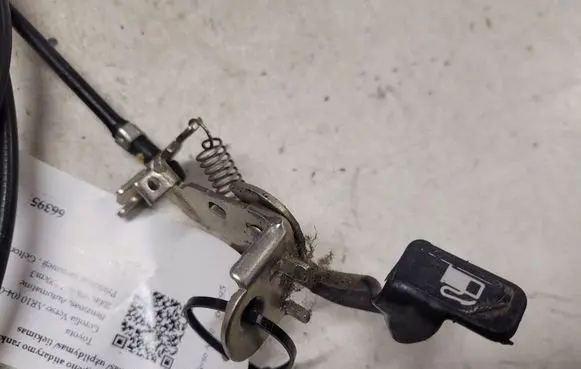 Toyota Corolla Verso AR10 Fuel cap release pull handle