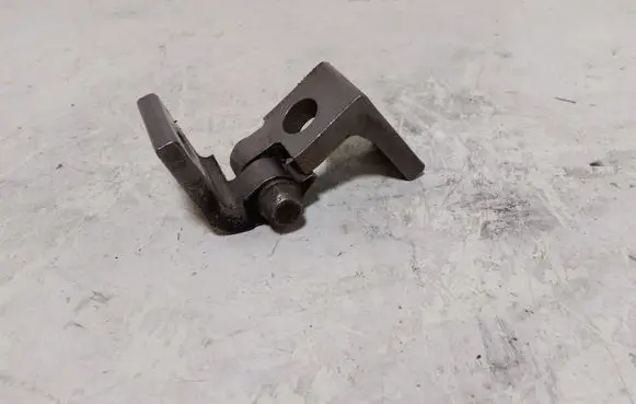 Skoda Octavia Mk2 (1Z) Rear door lower hinge 1Z0833412B
