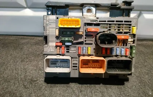 Citroen Berlingo BSM Control unit 9636700380