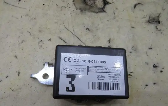 Toyota Avensis T270 Door central lock control unit/module R-0311005