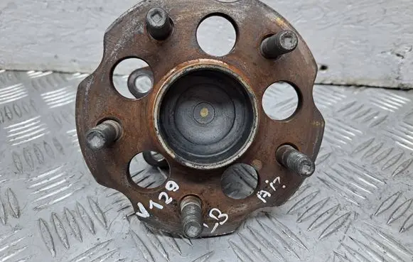 Toyota Verso Rear wheel hub 424500F020
