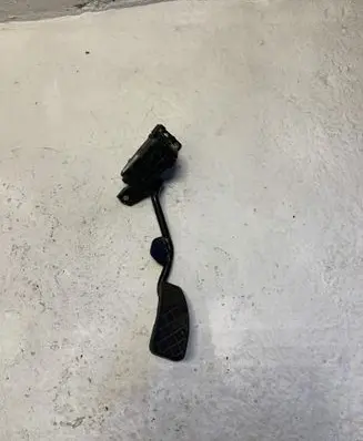 Volkswagen PASSAT B5.5 Accelerator throttle pedal 8E2721523C