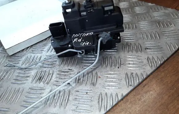 Opel Antara Front door lock NOCODE A081876