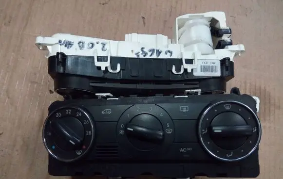 Mercedes-Benz A W169 Climate control unit 1698301985 NE55244
