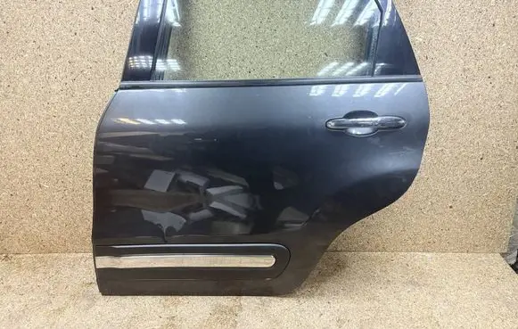 Fiat 500L Rear door 