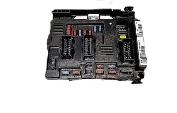 Peugeot 206+ Fuse module 9650618480