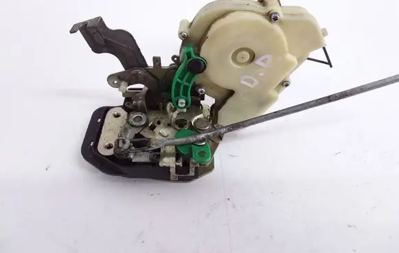 KIA Sorento Front door lock