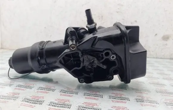 Oil filter mounting bracket