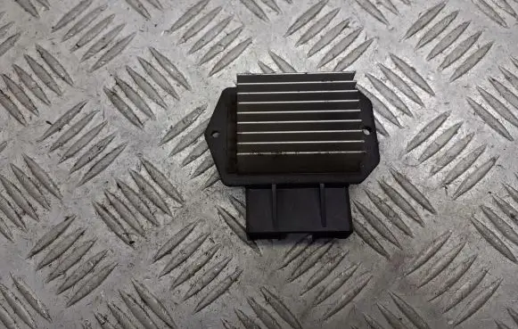 Toyota Corolla Verso E121 Heater blower fan relay 499300-2121