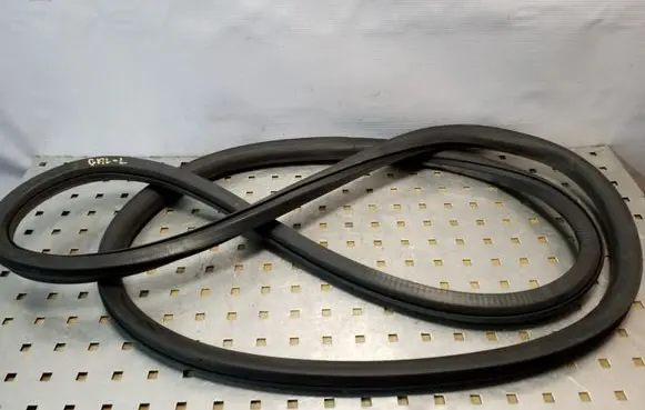 Seat Altea XL Rear door rubber seal (on body) 5P0867367