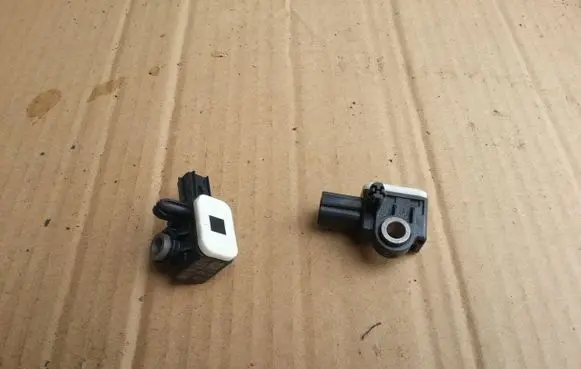 Ford Mondeo MK IV Airbag deployment crash/impact sensor