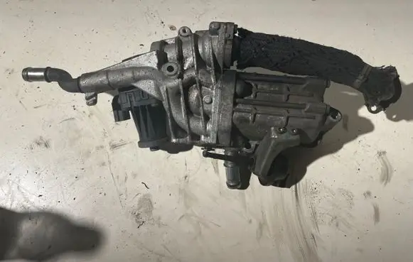 Land Rover Discovery 4 - LR4 EGR valve 9x2q9u438da
