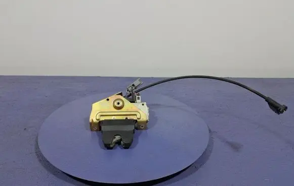 Volvo S60 Tailgate/trunk/boot lock/catch/latch 8679694