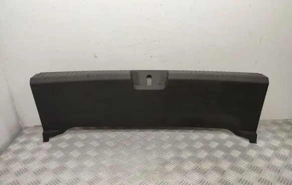 Trunk/boot sill cover protection