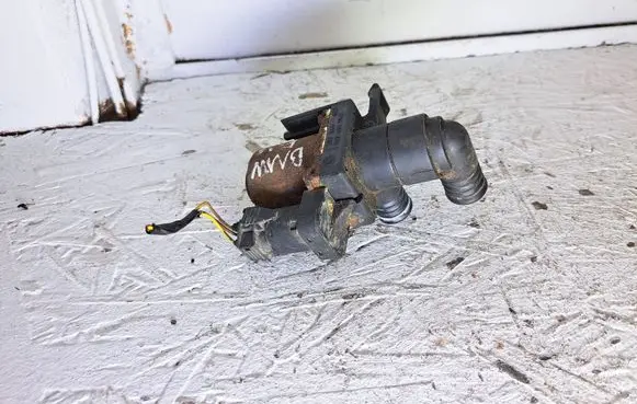 BMW 3 E36 Coolant heater control valve 1387846 1147412052