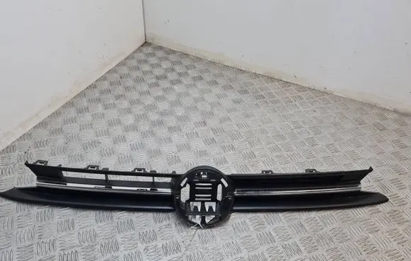 Volkswagen Polo VI Front bumper upper radiator grill 2G0853651 7SB2G0853651 2G0853653