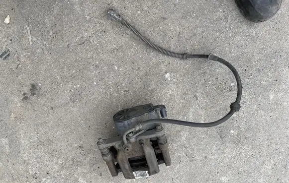 Peugeot 508 II Rear brake caliper 9819060980