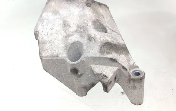 Seat Ibiza IV (6J,6P) Engine mounting bracket 045199207H