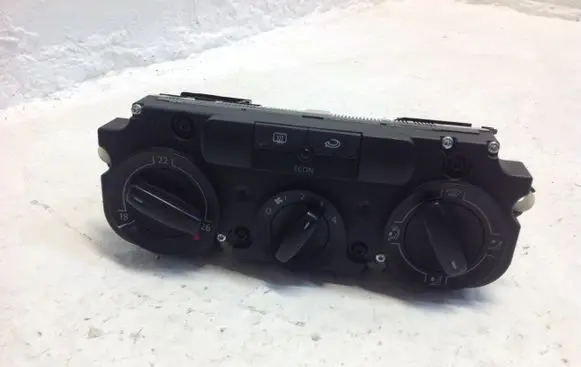 Volkswagen Golf V Climate control unit 1K0820047DF