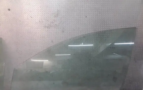 Volvo V70 Front door window glass four-door 