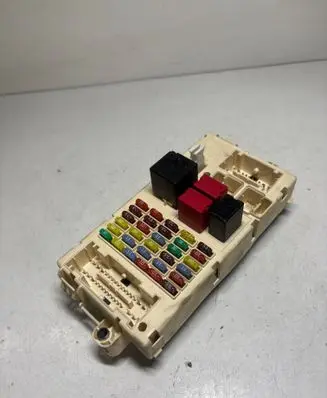 Alfa Romeo 147 Fuse module 46558758 937C 0C20190