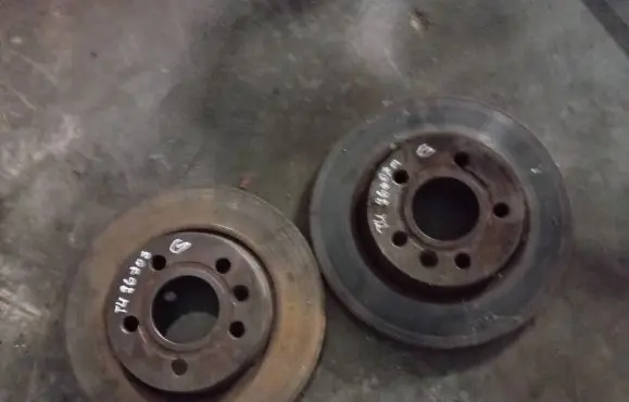 Volkswagen Transporter - Caravelle T4 Rear brake disc
