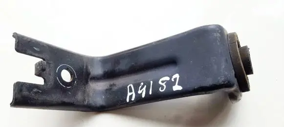 Radiator mount bracket