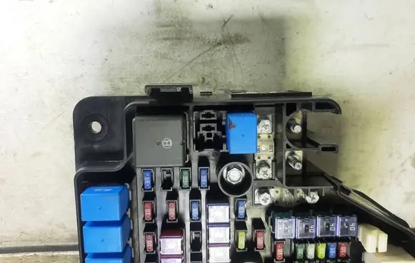 Hyundai Santa Fe Fuse module 919502B100