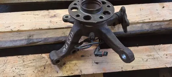 Mercedes-Benz B W245 Front wheel hub 