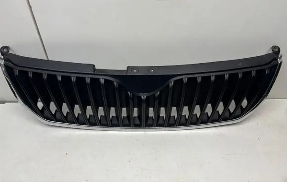 Skoda Superb B6 (3T) Front bumper upper radiator grill 3T0853668A