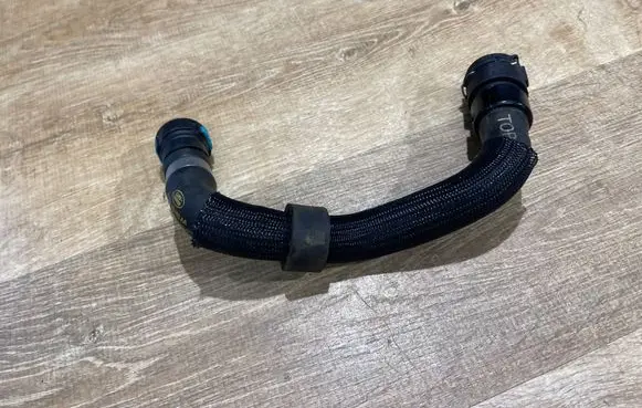 Land Rover Discovery Sport Engine coolant pipe/hose GJ328B160AA