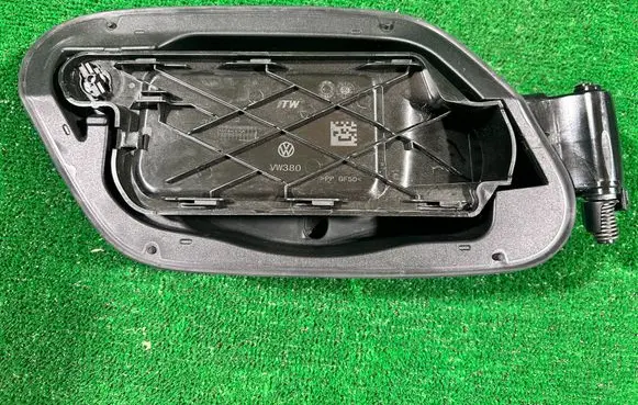 Volkswagen Golf VIII Fuel tank cap 5H0809857D
