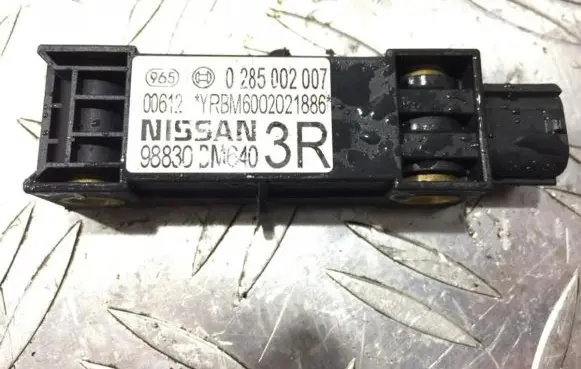 Nissan Almera N16 Airbag deployment crash/impact sensor 0285002007 00612