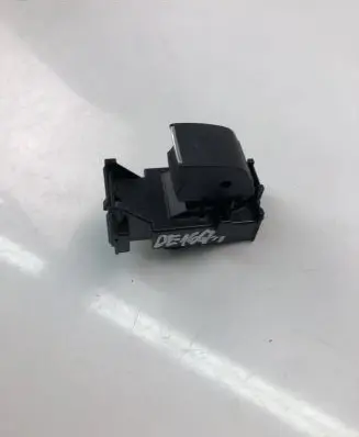 Toyota C-HR I Electric window control switch 193354