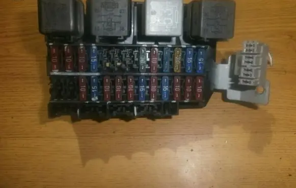 Nissan Micra Fuse box set 72404047 243110e000