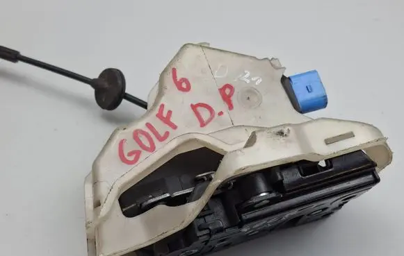 Volkswagen Golf VI Front door lock 1J0973714